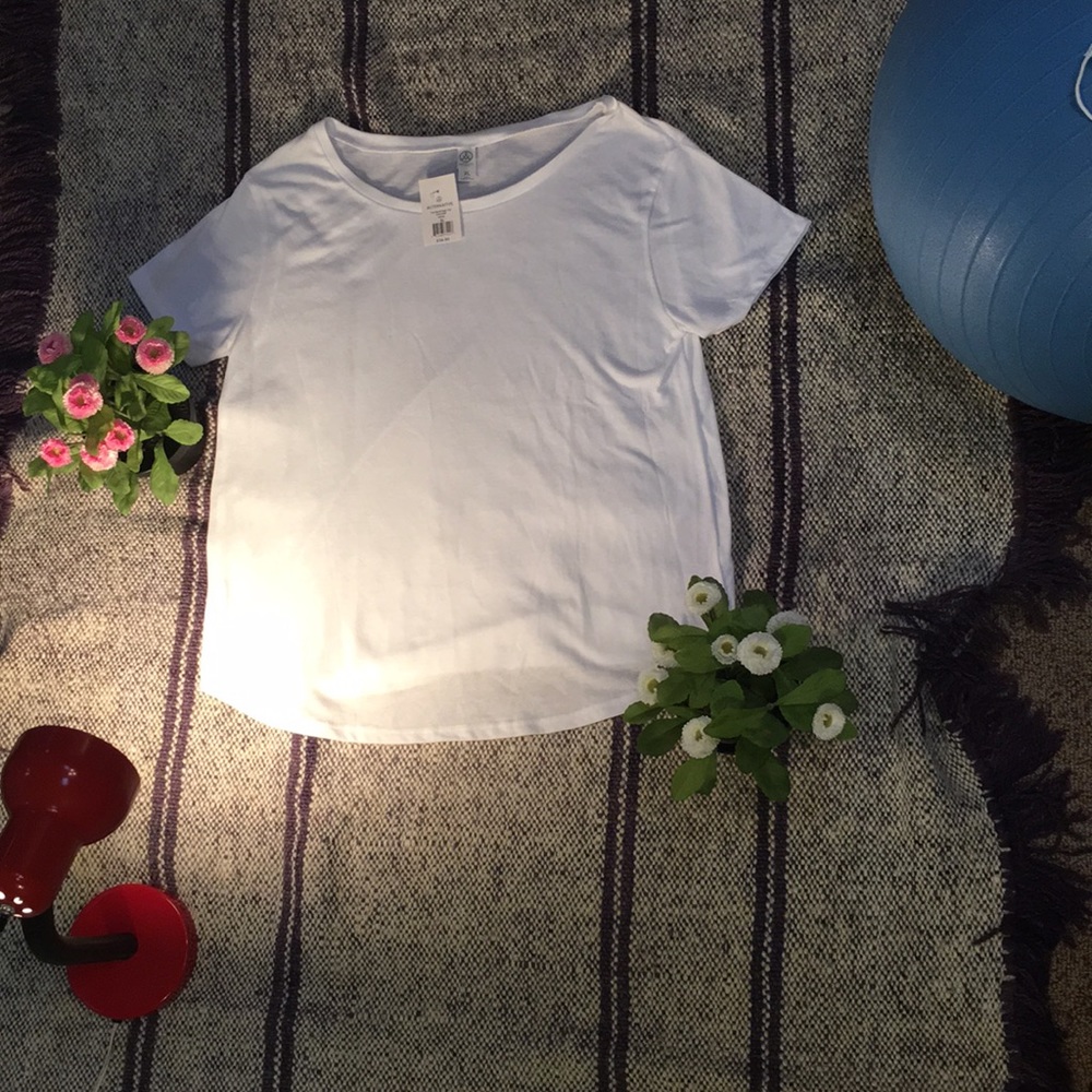 NWT  😁 The Backstage Tee by Alternative